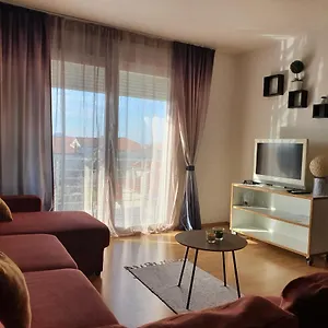 Cozy Two-bedroom Apartment Zadar